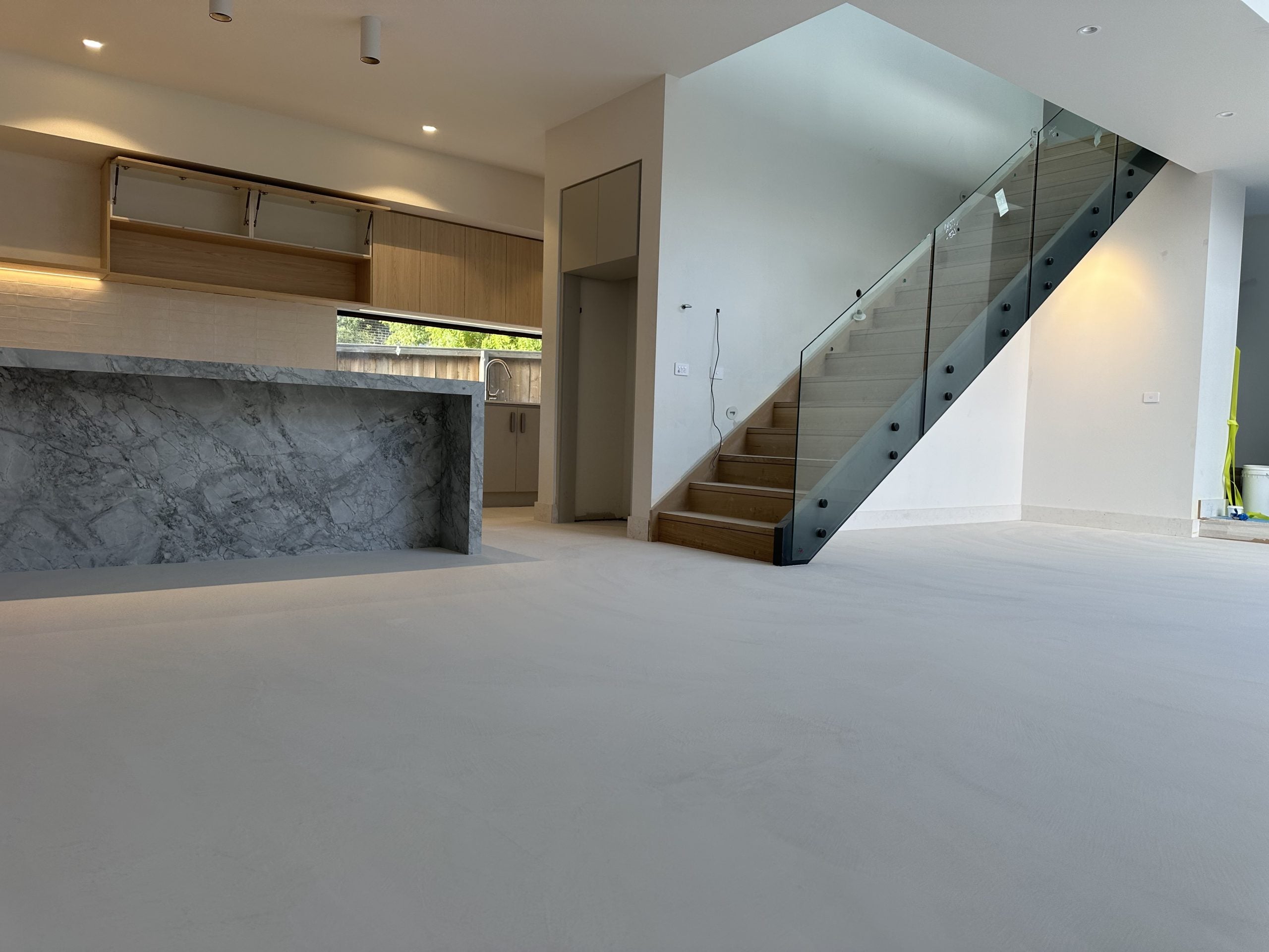 Microcement floor in open plan kitchen and dining